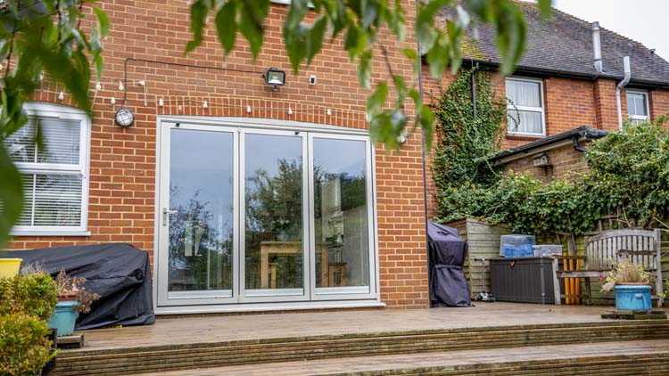 Integral blinds for bifold doors