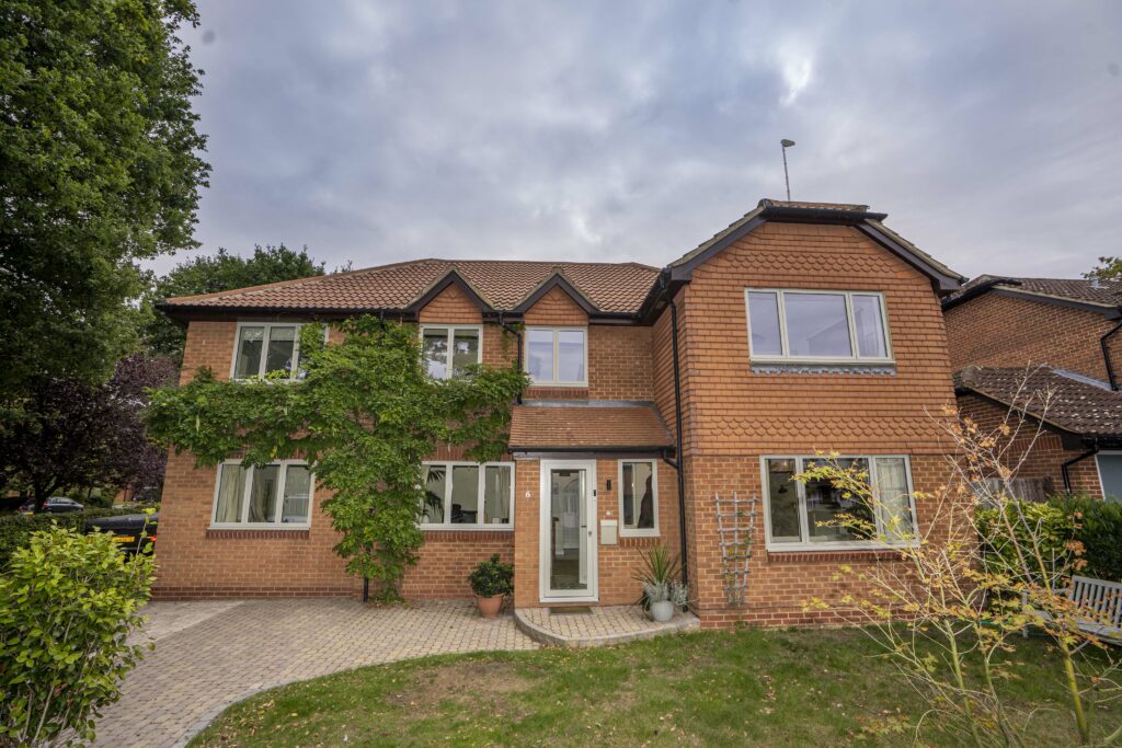 Aluminium casement windows with slim aluminium frames