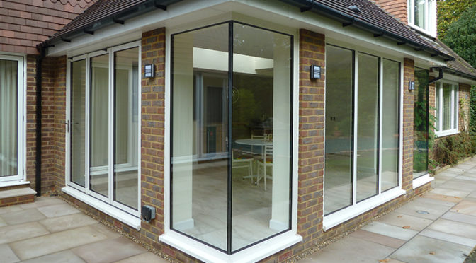 Solarlux SL 60e Bi-Folding Doors, Fixed Frames and All-Glass Corner, West Byfleet, Surrey