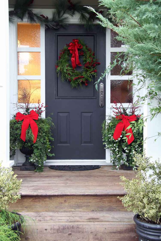 how to hang a Christmas wreath on front door